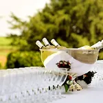 Chateau Fombrauge Hotell *