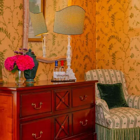 Chateau Fombrauge Bed & Breakfast