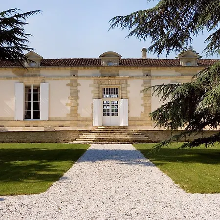 Chateau Fombrauge 호텔 *