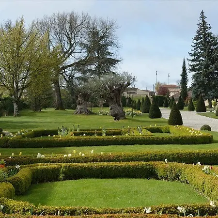 Отель Chateau Fombrauge Saint-Christophe-des-Bardes
