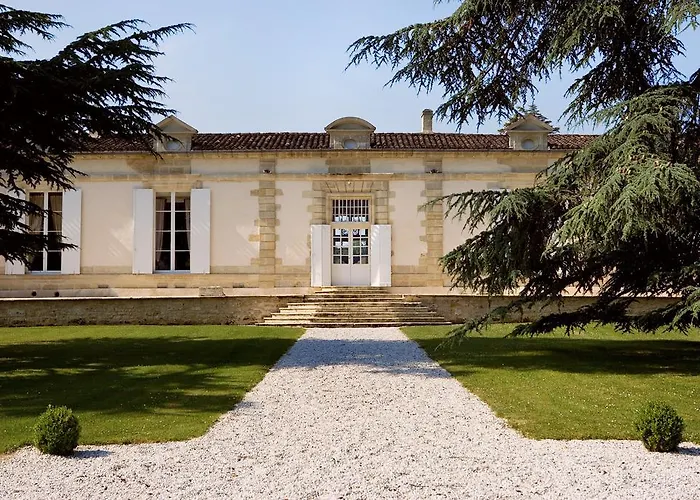 Chateau Fombrauge Hotel *